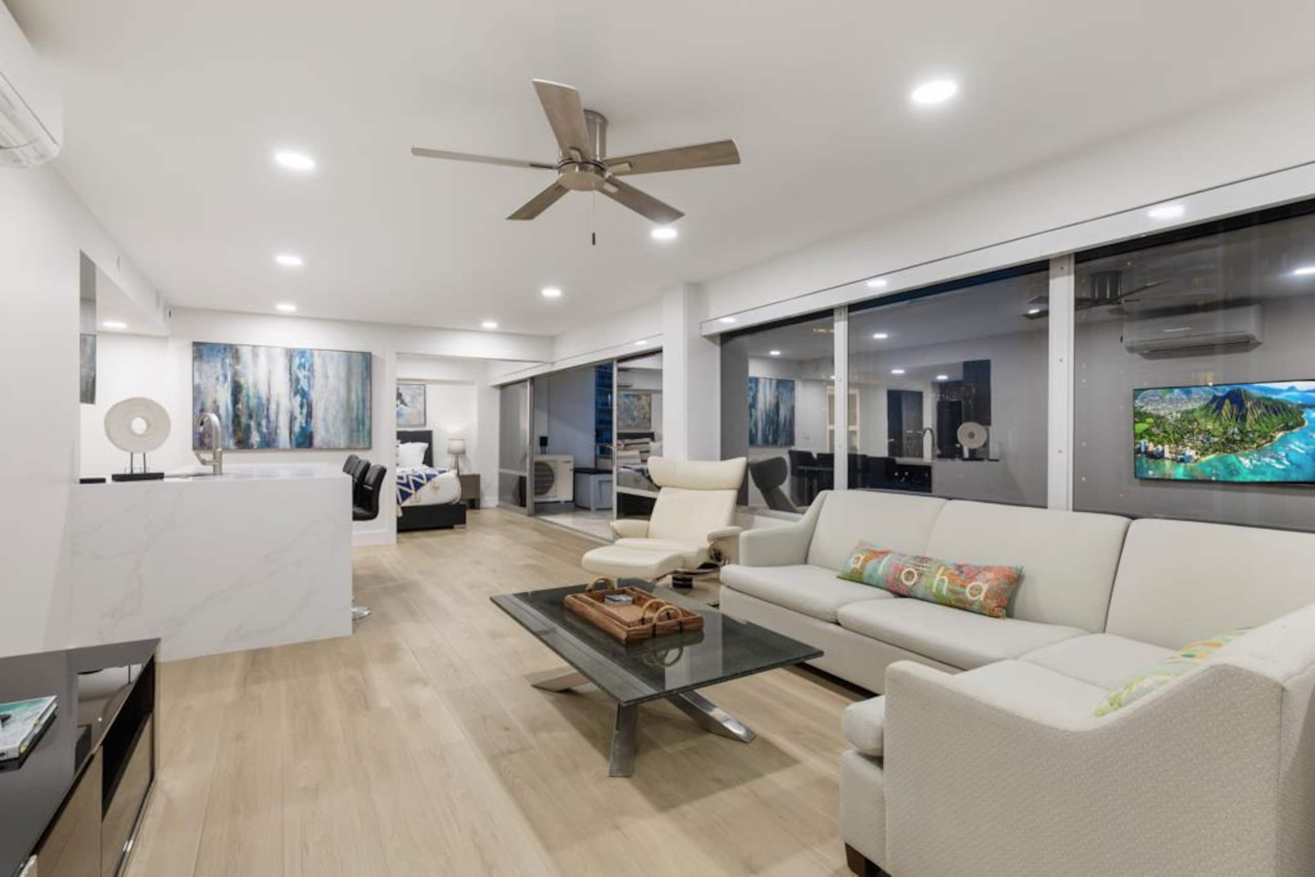 Condo in Honolulu · ★4.96 · 2 bedrooms · 3 beds · 2 private baths - Image 4