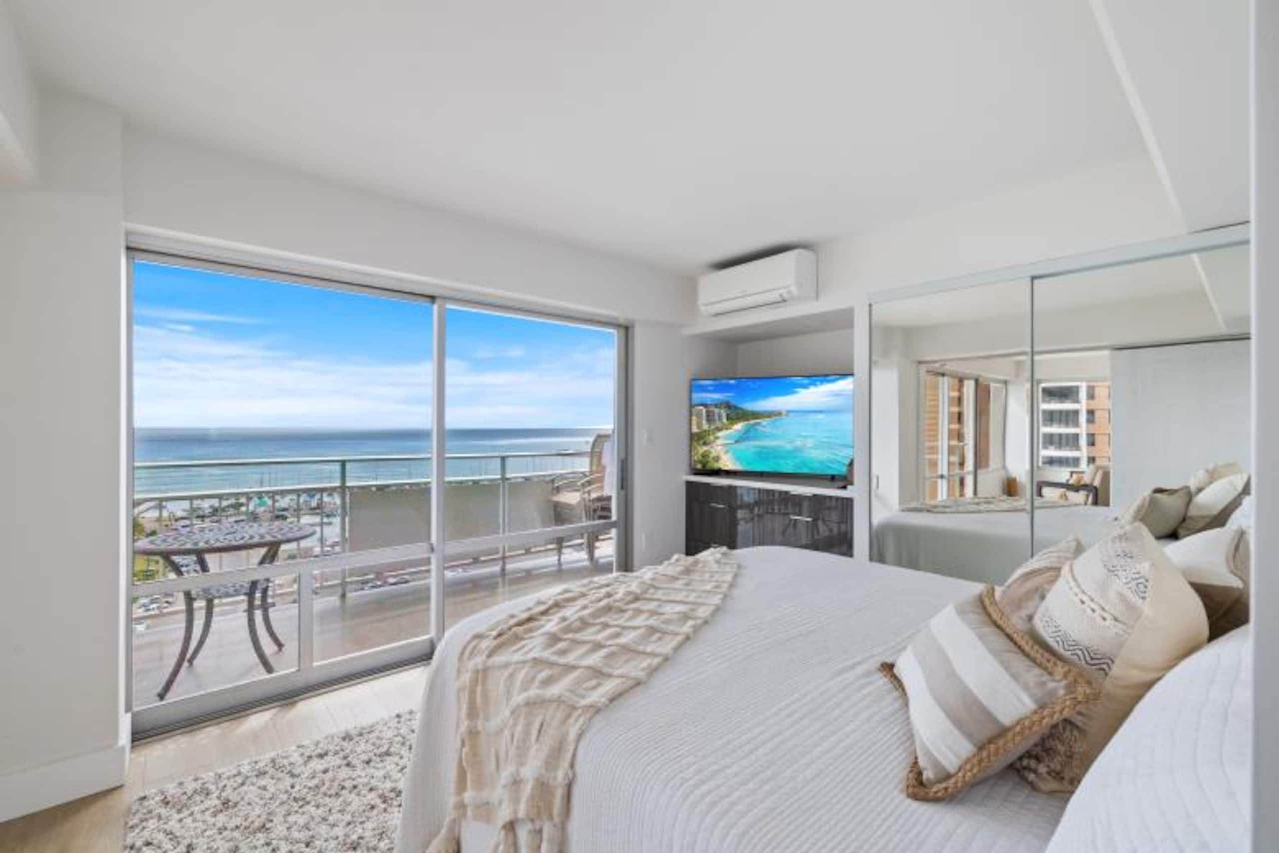 Condo in Honolulu · ★4.96 · 2 bedrooms · 3 beds · 2 private baths - Image 24