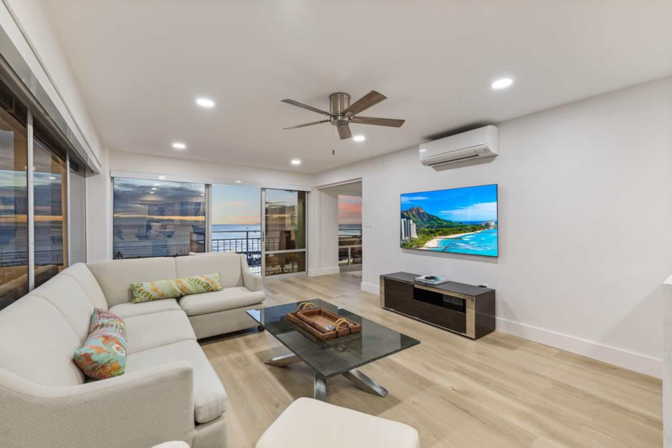 Condo in Honolulu · ★4.96 · 2 bedrooms · 3 beds · 2 private baths - Image 2