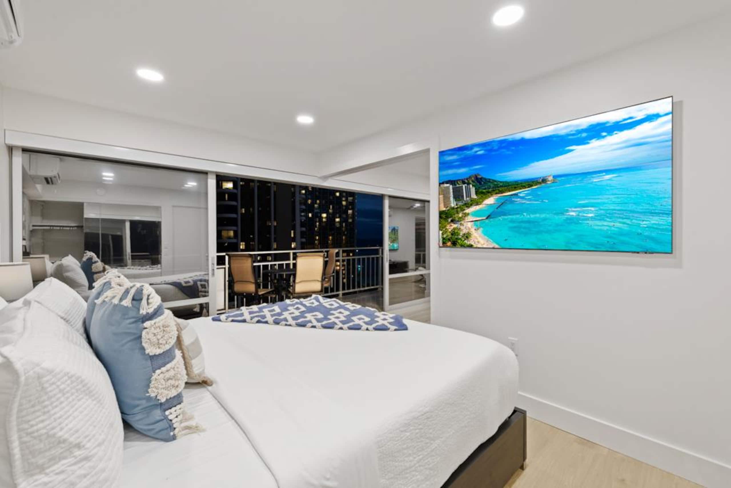 Condo in Honolulu · ★4.96 · 2 bedrooms · 3 beds · 2 private baths - Image 35