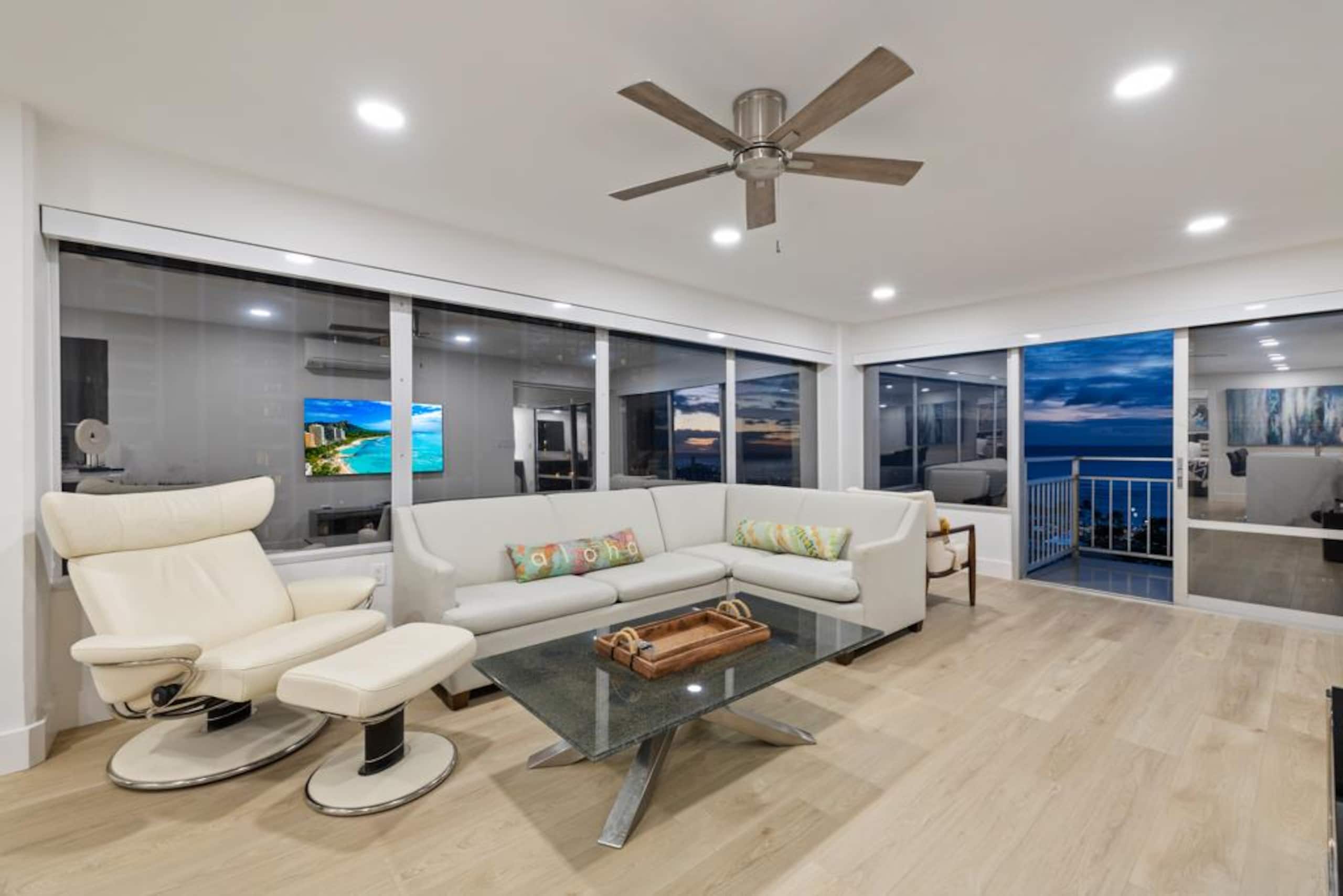 Condo in Honolulu · ★4.96 · 2 bedrooms · 3 beds · 2 private baths - Image 3