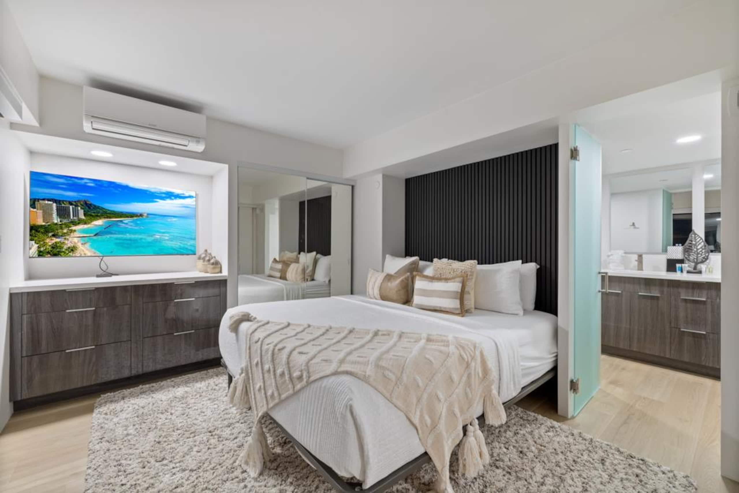 Condo in Honolulu · ★4.96 · 2 bedrooms · 3 beds · 2 private baths - Image 23