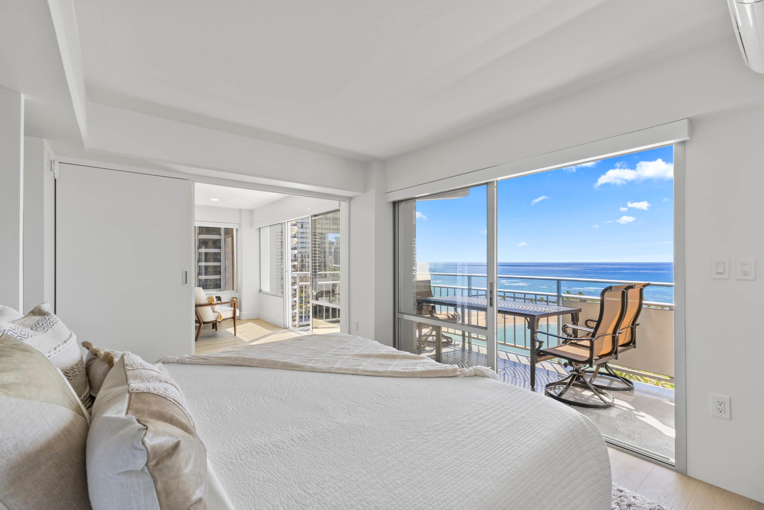 Condo in Honolulu · ★4.96 · 2 bedrooms · 3 beds · 2 private baths - Image 28