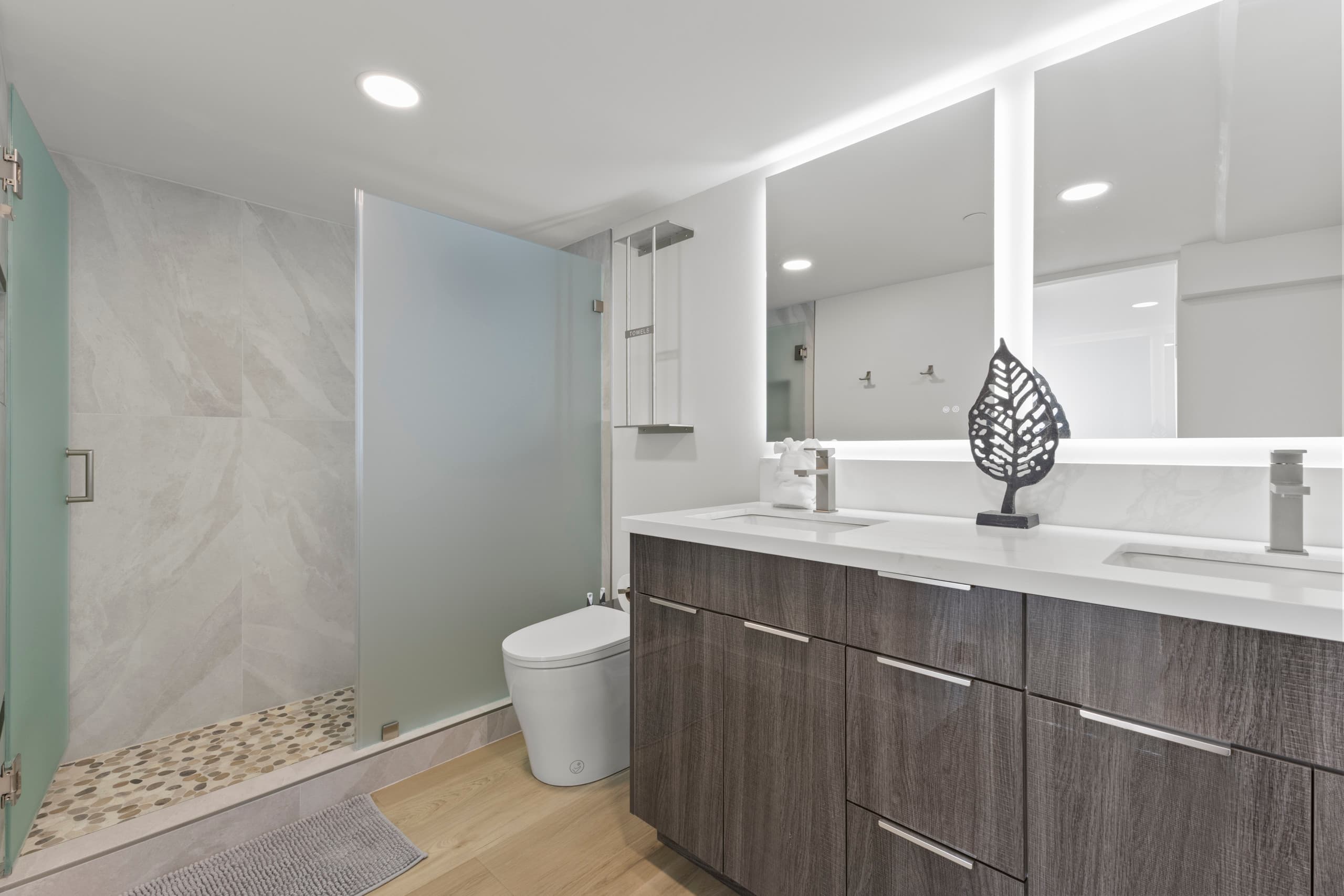 Condo in Honolulu · ★4.96 · 2 bedrooms · 3 beds · 2 private baths - Image 40