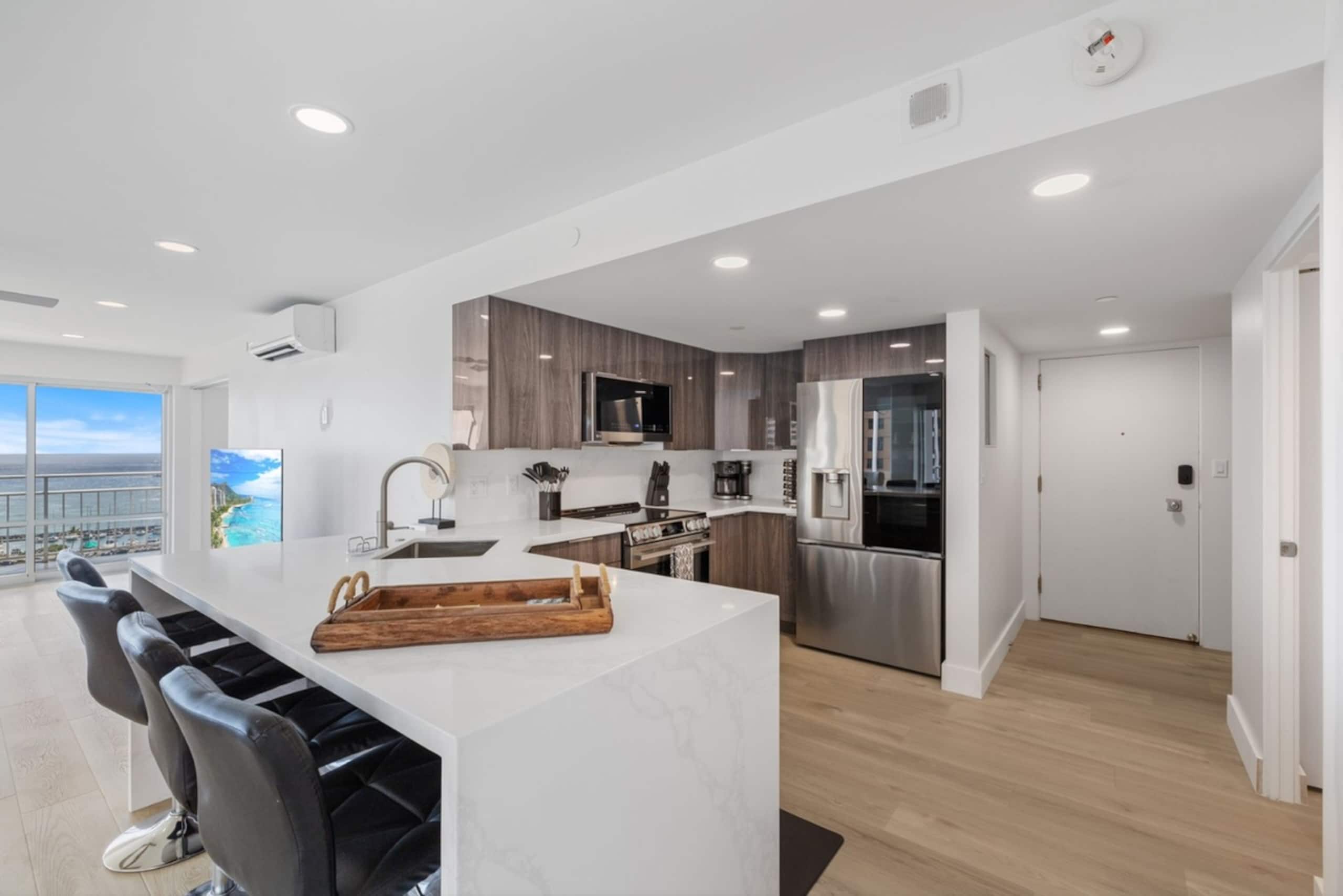 Condo in Honolulu · ★4.96 · 2 bedrooms · 3 beds · 2 private baths - Image 14