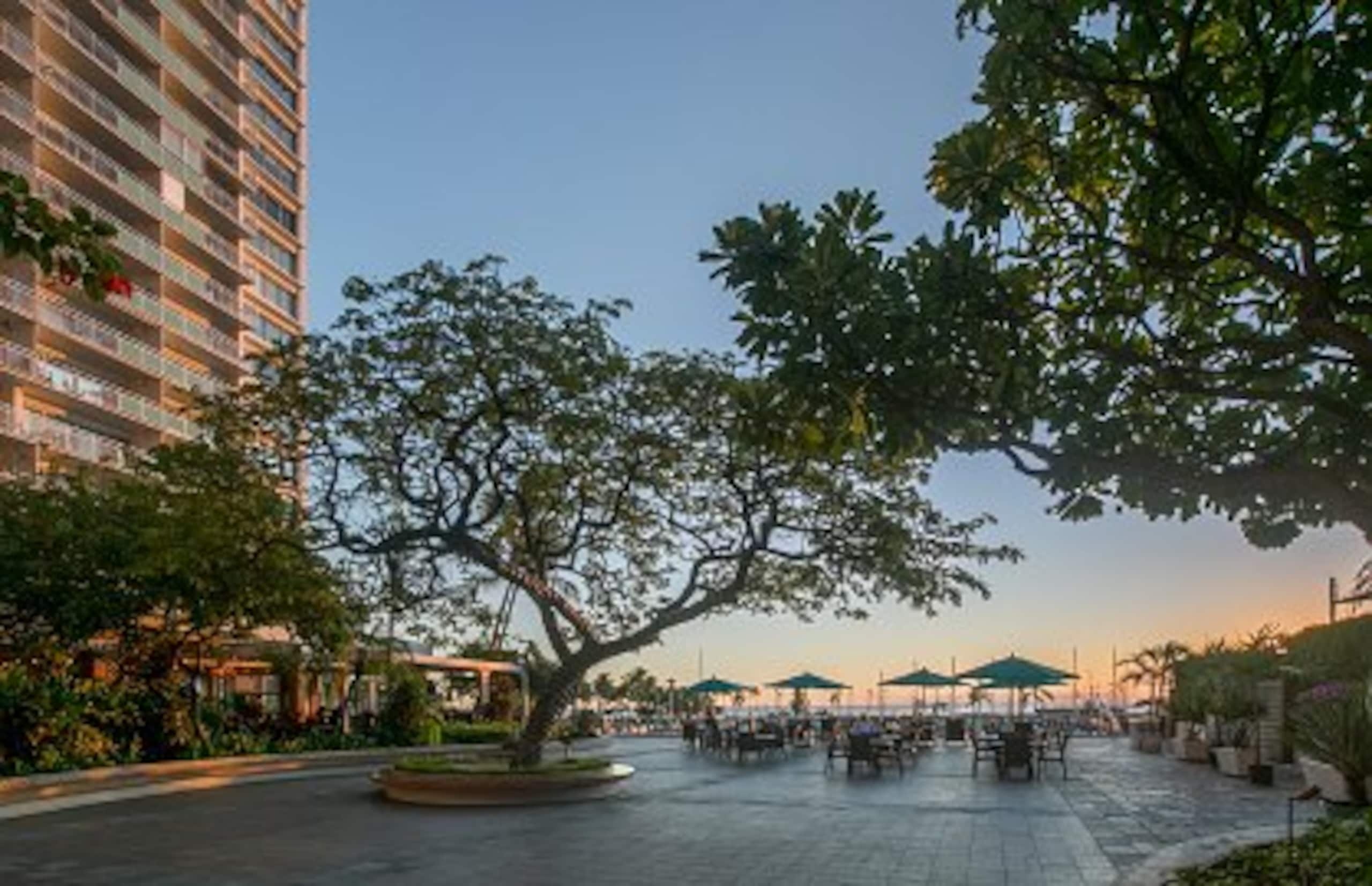 Condo in Honolulu · ★4.96 · 2 bedrooms · 3 beds · 2 private baths - Image 53