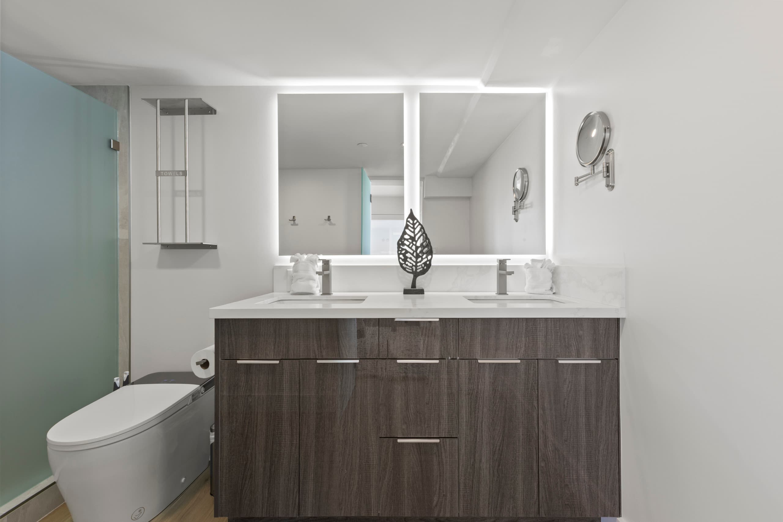 Condo in Honolulu · ★4.96 · 2 bedrooms · 3 beds · 2 private baths - Image 36