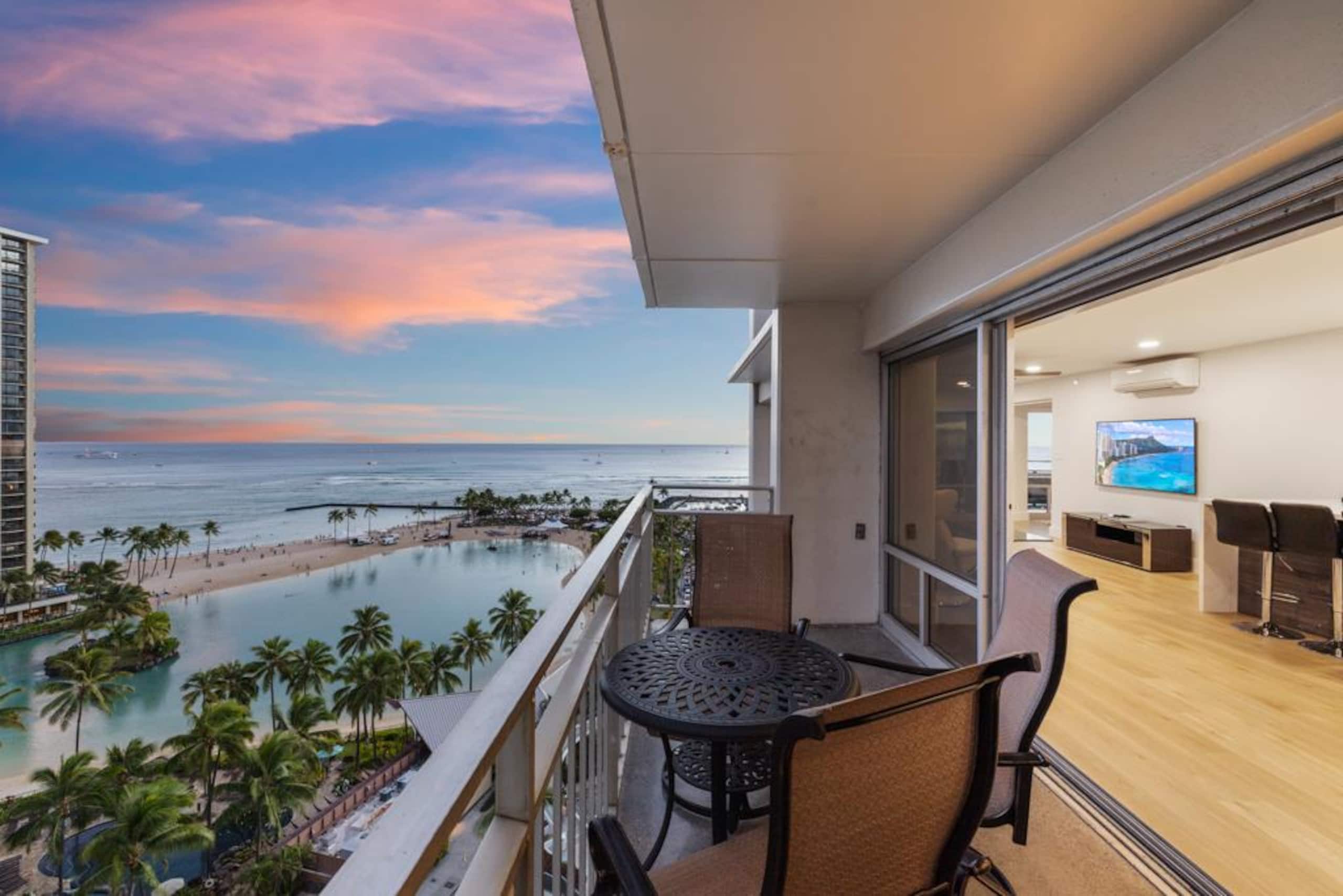 Condo in Honolulu · ★4.96 · 2 bedrooms · 3 beds · 2 private baths - Image 43