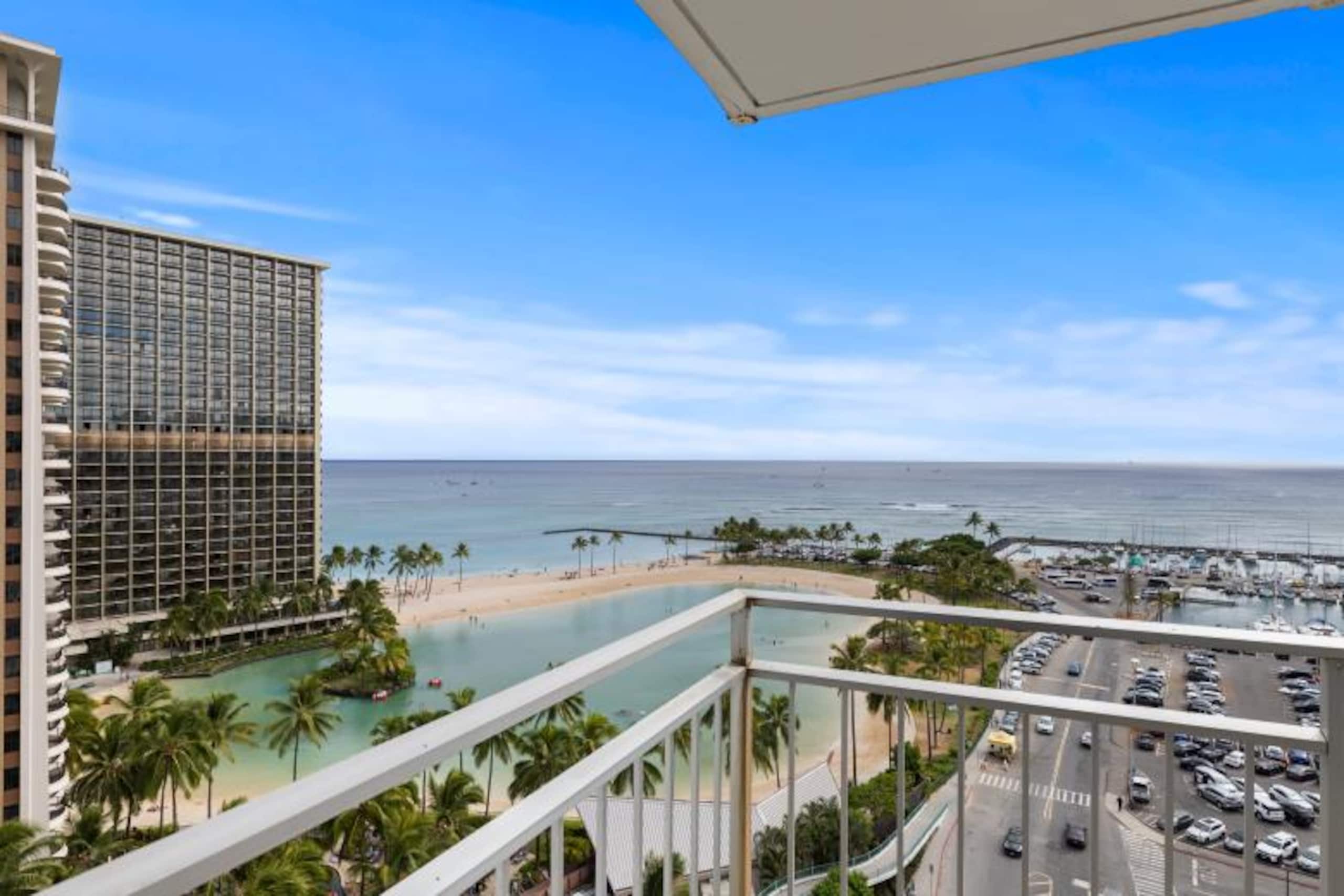 Condo in Honolulu · ★4.96 · 2 bedrooms · 3 beds · 2 private baths - Image 41