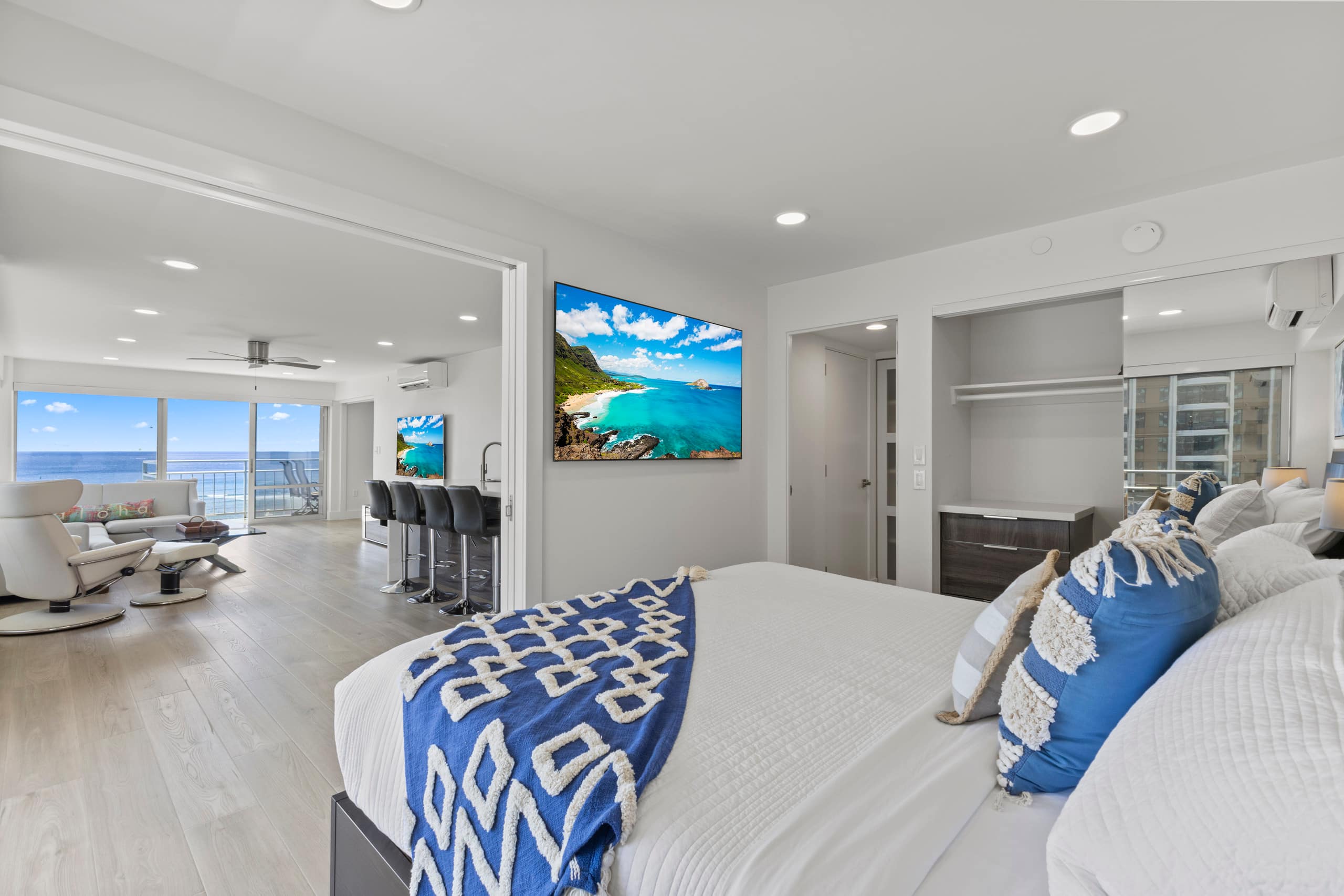 Condo in Honolulu · ★4.96 · 2 bedrooms · 3 beds · 2 private baths - Image 32