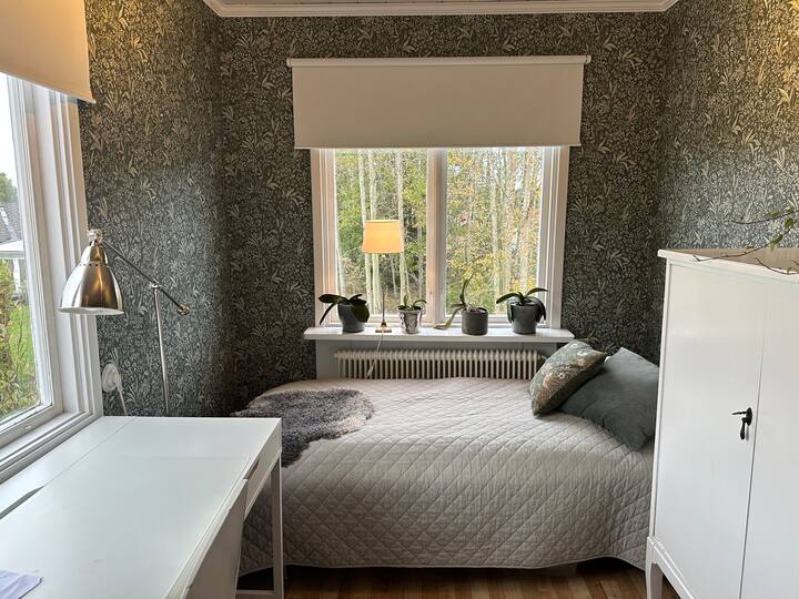 מיטה ברוחב 105 ס"מ