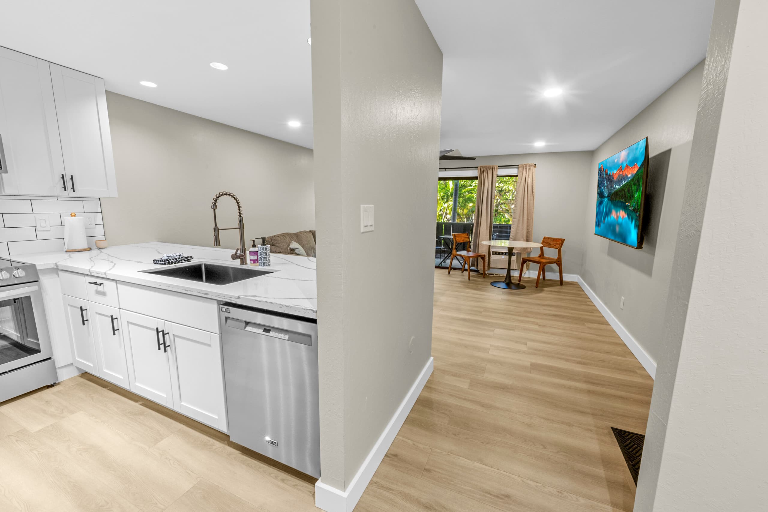 Tropical Zen Escape Modern 1BR Steps from Beach - Image 10