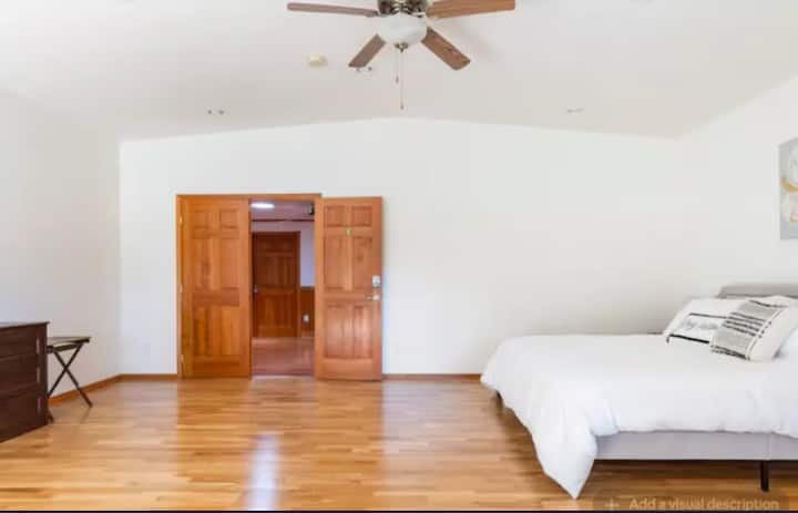 Spacious Master Room | King Bed & Full Bath - Issaquah, WA