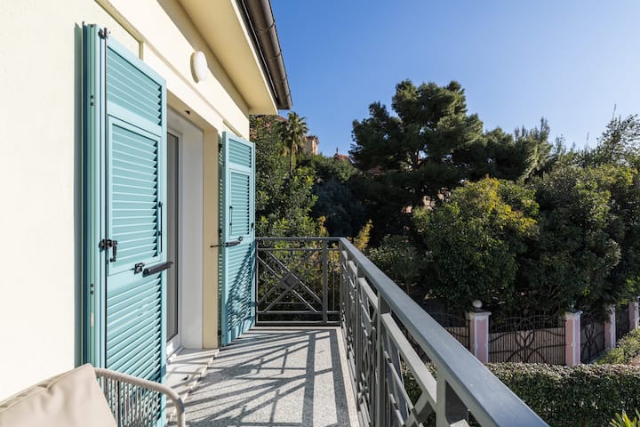 Ampio Monolocale Con Balcone - Alassio