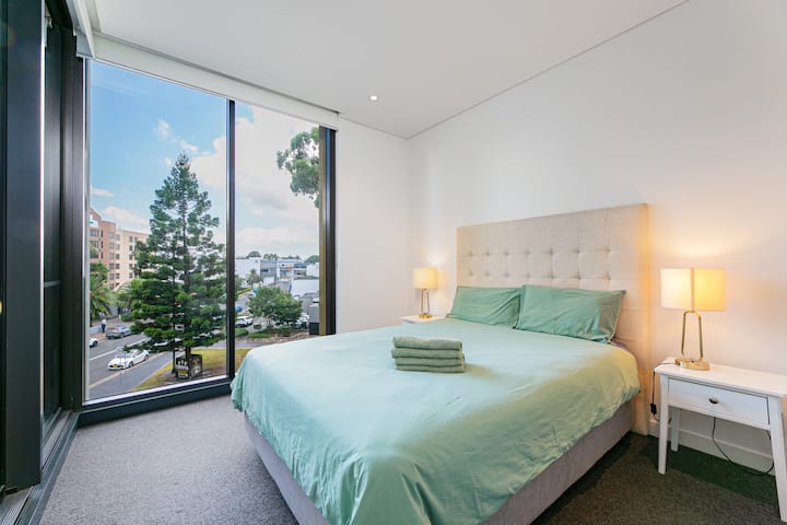 Საწოლი 152 × 203 სმ საძინებელში