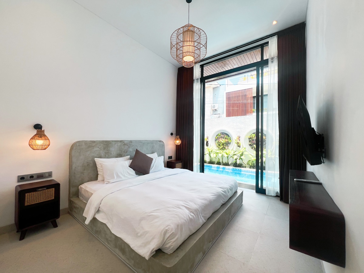 Villa in Kuta Utara · 3 bedrooms · 3 private baths, сопоставимый объект Airbnb