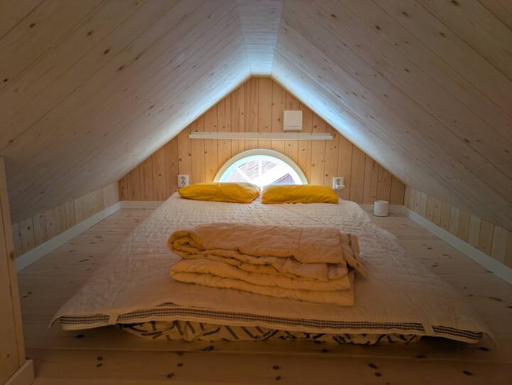 Loft za spavanje u novoj kući. 