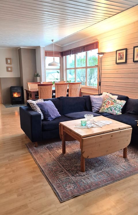 Top performing Airbnb: Spacious apartment with views. Free parking in Tromsdalen