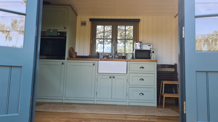 Cosy Shepherd's Hut Near Jurassic Coast - Axminster