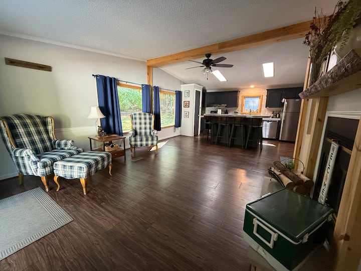 3br W/ Trailer Parking | Near Lake & Trails - Houghton Lake, MI