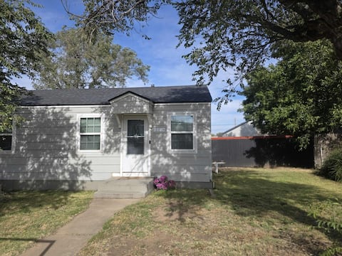 Family-Pet-Friendly home with Fenced Yard