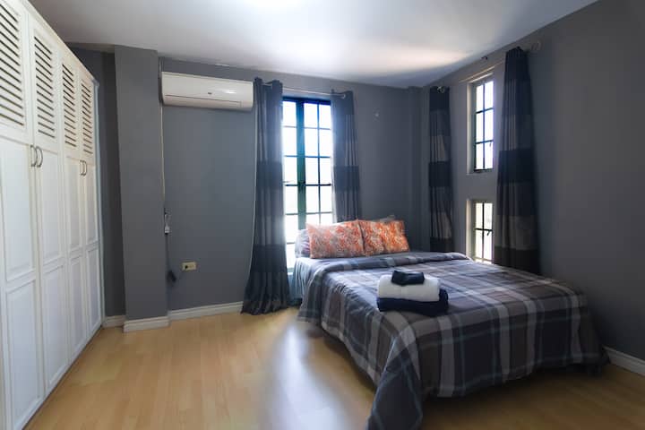 舒适温馨的卧室，非常适合儿童或额外房客入住。 旨在为充实、活跃的一天后提供一个安静的环境。