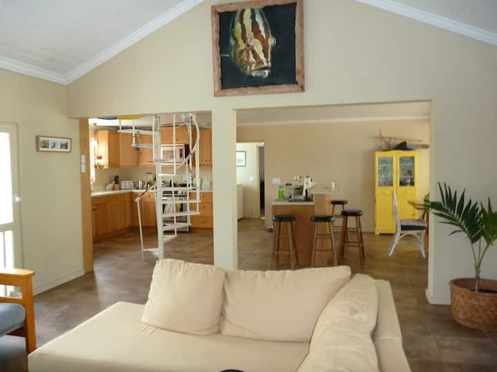 Beach House In Quiet Community - Bahamas