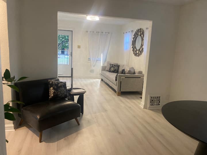 2 Bedroom Elegant House Minutes From Delmar Loop - Kirkwood, MO