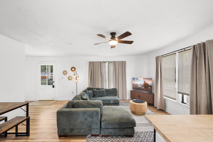 Welcome To The Jungle House In Rockdale, Sleeps 8! - 米蘭諾