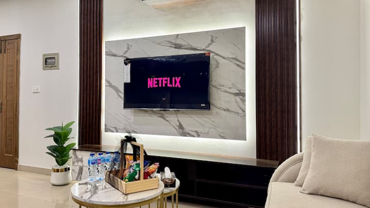 Modern 1br | Fast Wifi, Netflix, Kitchen, Parking - イスラマバード