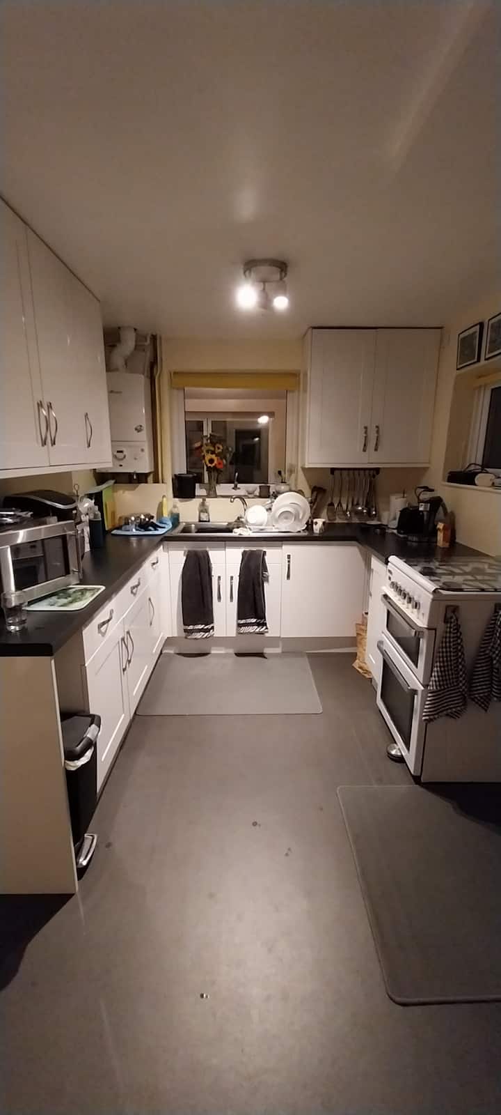 Double Room In Quiet House. Shared Guest Bathroom - Cheltenham