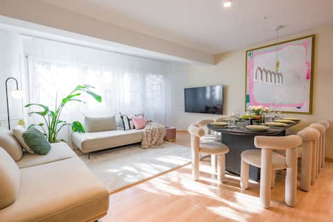 Top Airbnb: VALEMi: Central-3min to Main Station-Quiet-Parking in Augustenstraße