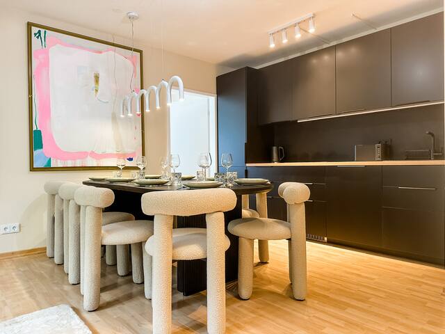 Valemi: 8Pax | 3BR | 2Bad | Central | FreeParking