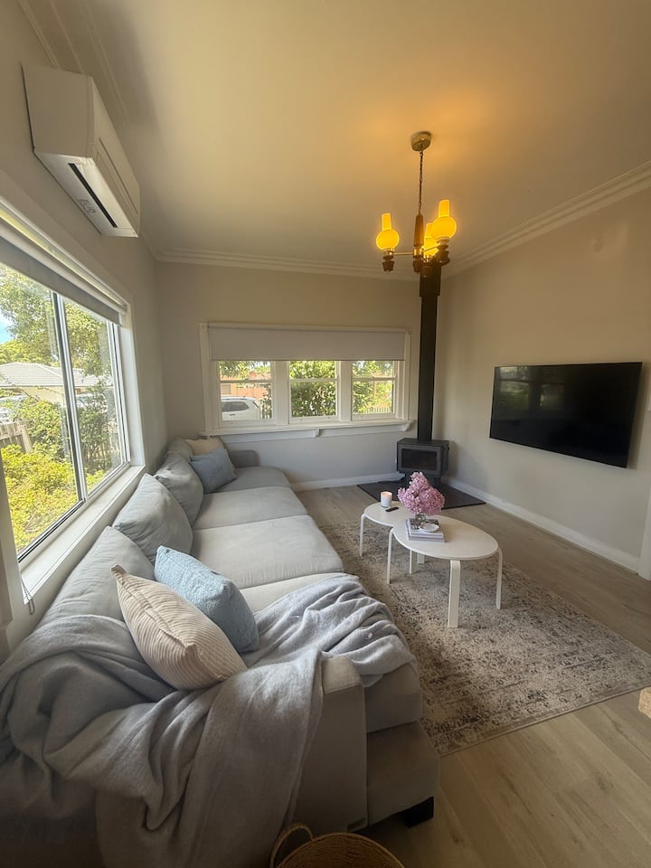 Driftwood Beach House, Walk To Beach Pet Friendly - Lakes Entrance