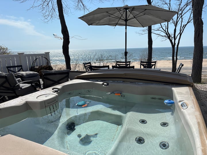Lake Michigan Beach Views • Downtown in Minutes