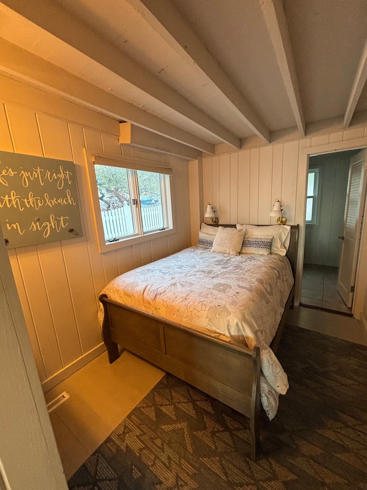 Голяма спалня на основния етаж (със собствена баня) 