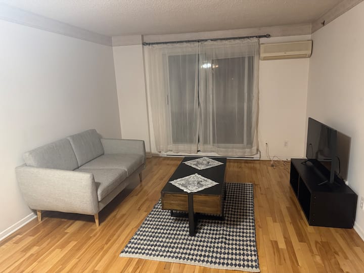 Beautiful And Spacious 3 ½ Apartment Available. - Montreal