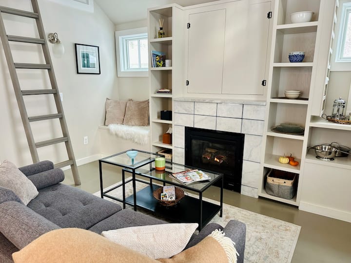 Cozy Spring Getaway – Fireplace & Mountain Access - Hudson Valley, NY