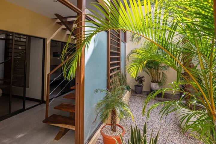 Walk to Beach, 2 Ensuite Queens +Bunkbeds, 6 Pools