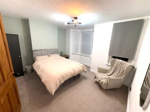 Whole house (4 bed) in Shirley, Southampton.