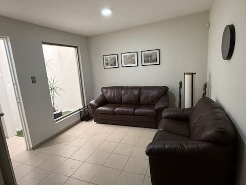 Top Airbnb: Spacious, safe house, everything nearby, private garage. in Los Mochis