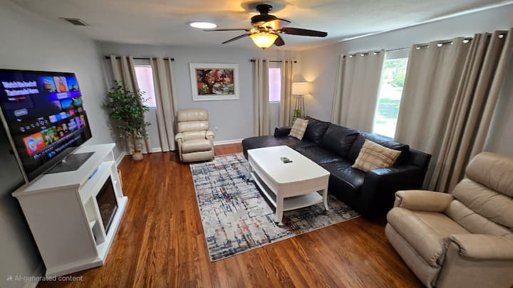 Private Escape By Dt + King Suite + Backyard Oasis - Mount Dora, FL
