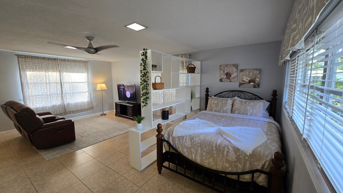 מיטת קווין סייז בסוויטה.