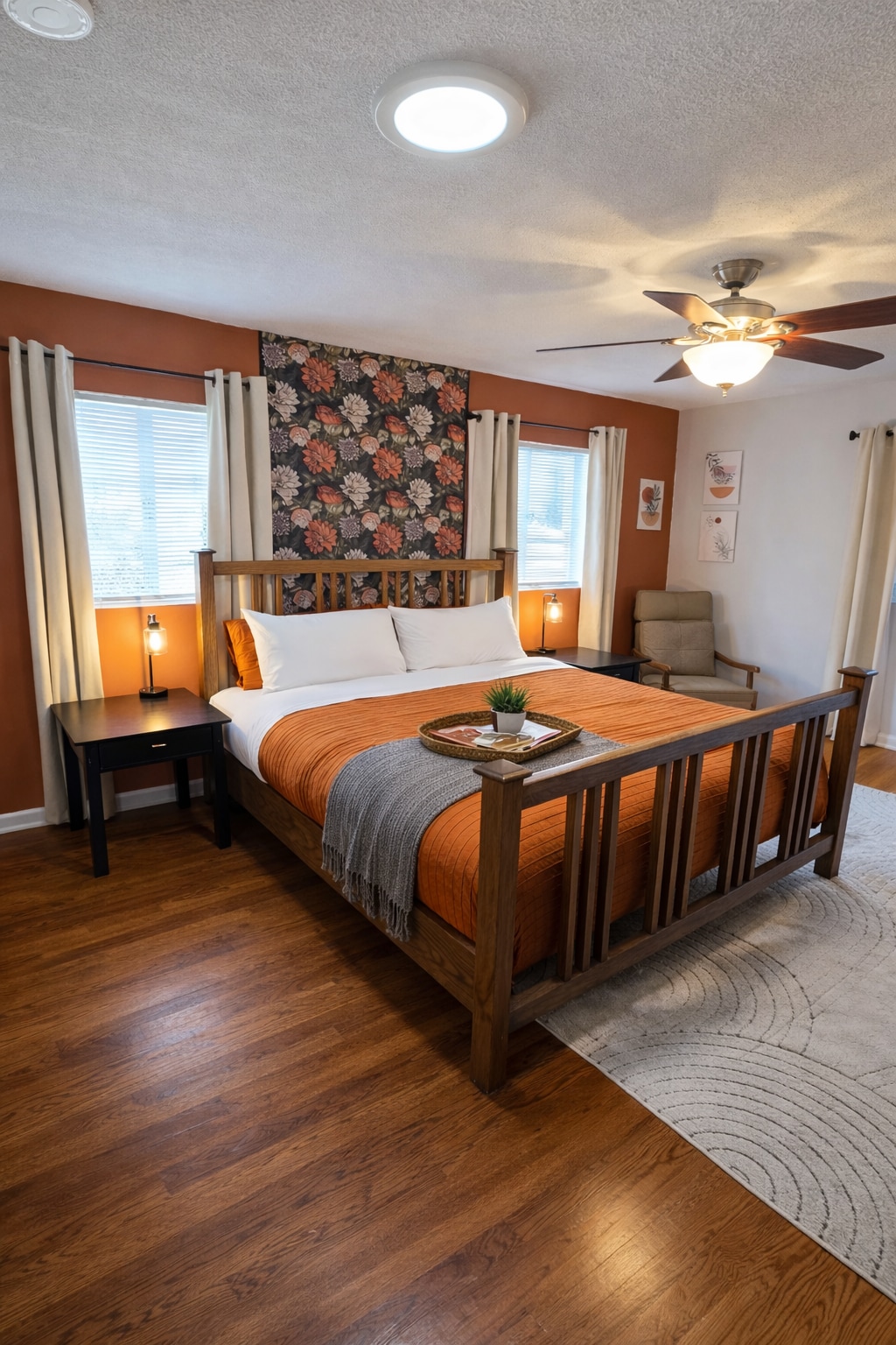 מיטת קינג סייז בחדר שינה גדול