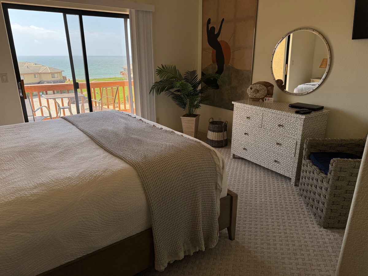 Dhomë gjumi kryesore me pamje nga oqeani