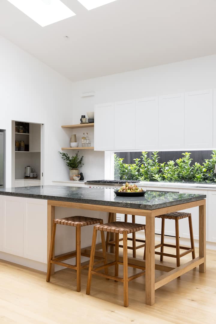 Modern Coastal Spacious Home - Manly