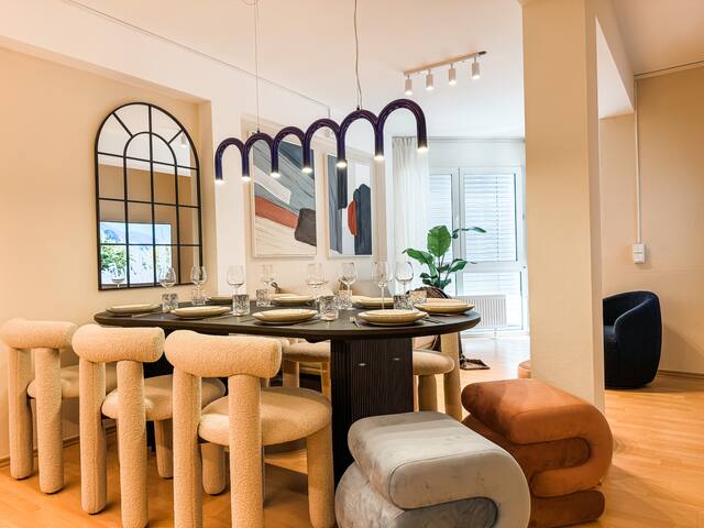 Valemi: 8Pax | 2BR | 2Bad | Central | FreeParking