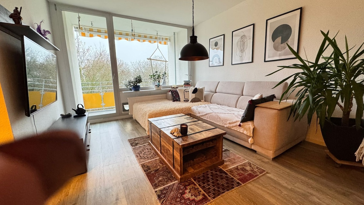 Top Airbnb: Bright Cologne Home | Balcony & Direct Tram in Köln