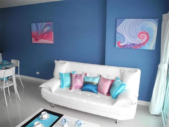 2 Bedrooms Beachfront Apartment In Patong - Patong