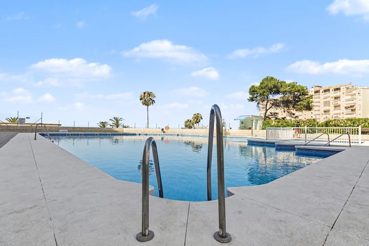 Beachfront Studio With Pool - Torrox